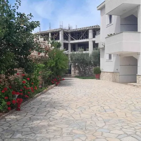 Vila Lama *